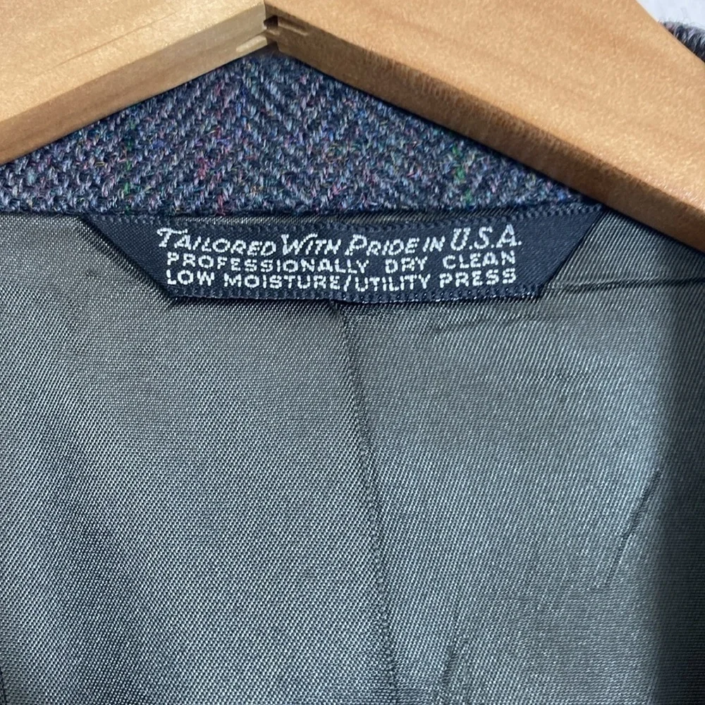 VTG Wool Herringbone Tweed Blazer in Gray 2 button style